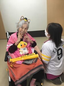 「絶対安静」と言われた96歳が、もう一度シャワーを浴びられるようになるまで。～できっこないを、やらなくちゃ～たいよう浦田館